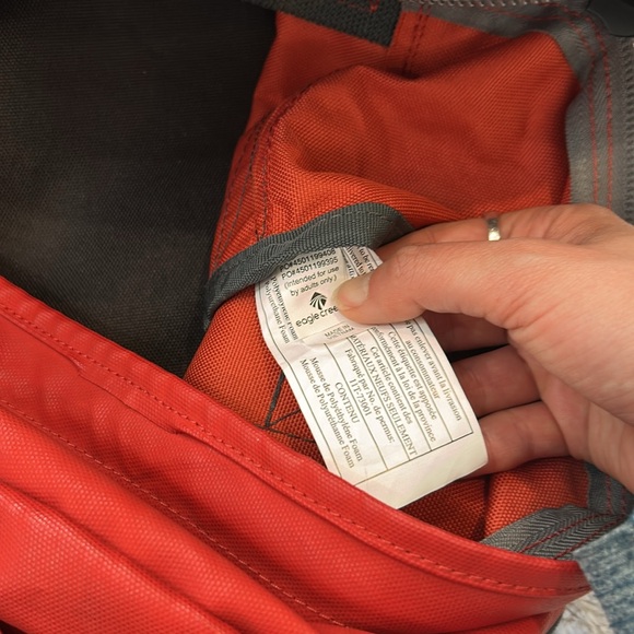 Eagle Creek Red Duffel - Picture 12 of 16